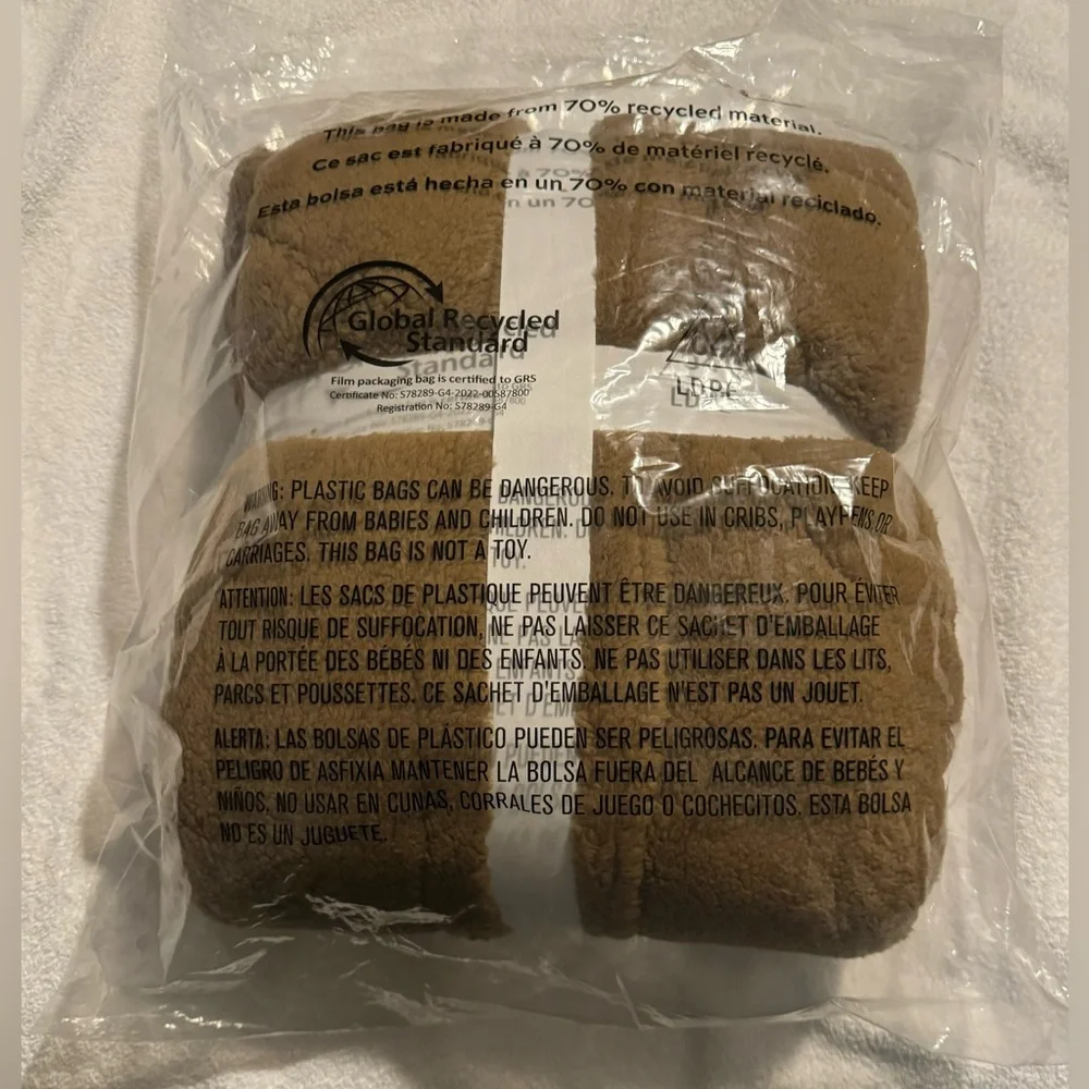 #610 - Pottery Barn Unisex Gingerbread Cozy Plush Teddy Bear Holiday Robe - Picture 5 of 15